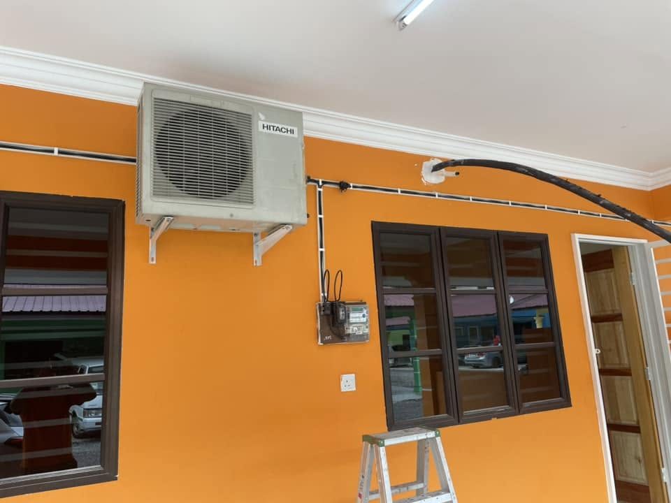 Turuncu endustriyel elektrik kabini